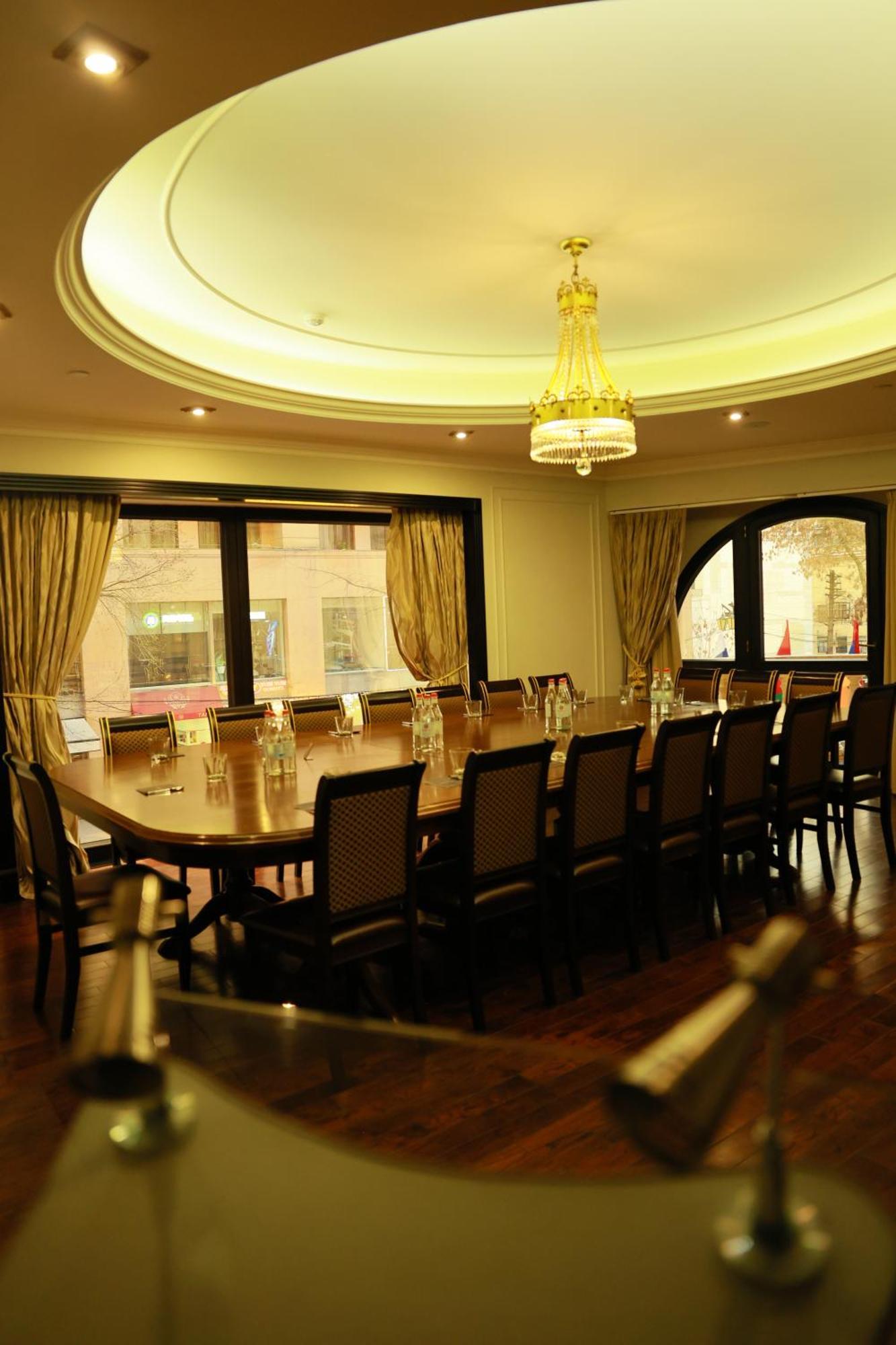Golden Palace Hotel エレバン エクステリア 写真
