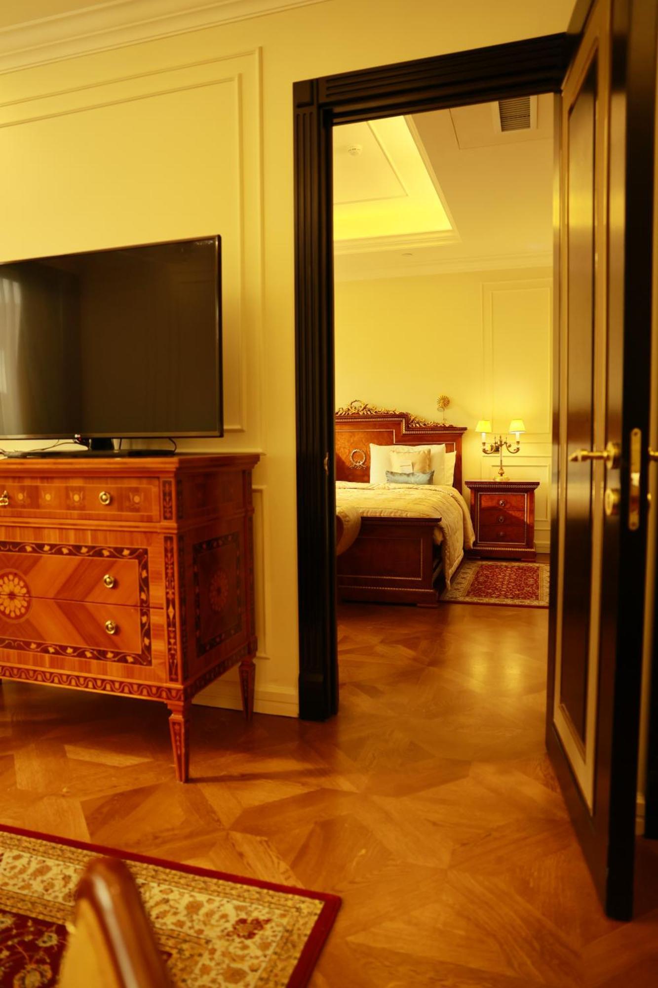 Golden Palace Hotel エレバン エクステリア 写真