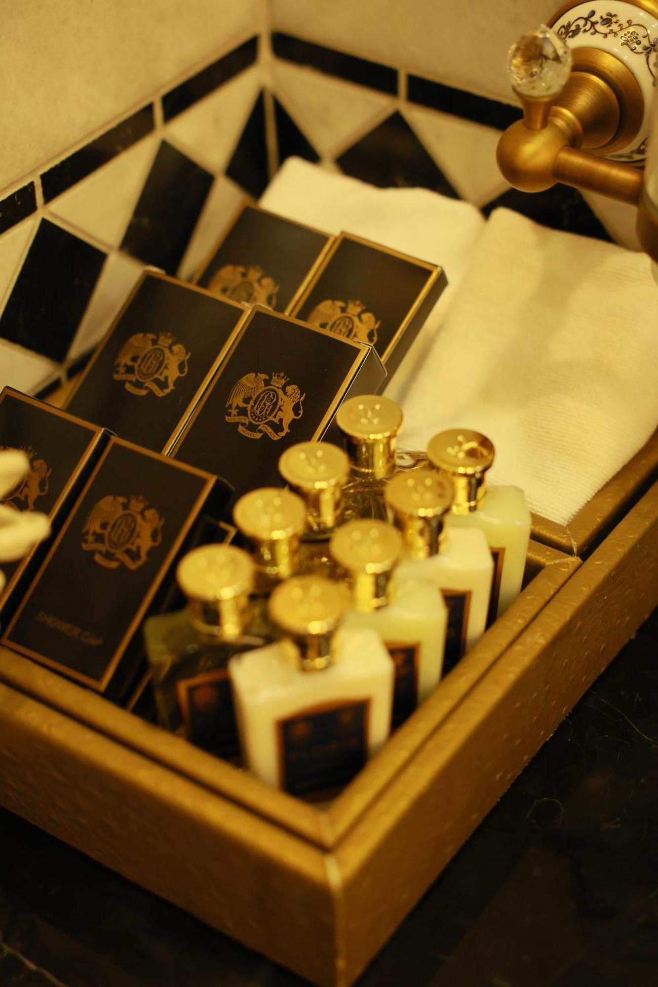 Golden Palace Hotel エレバン エクステリア 写真