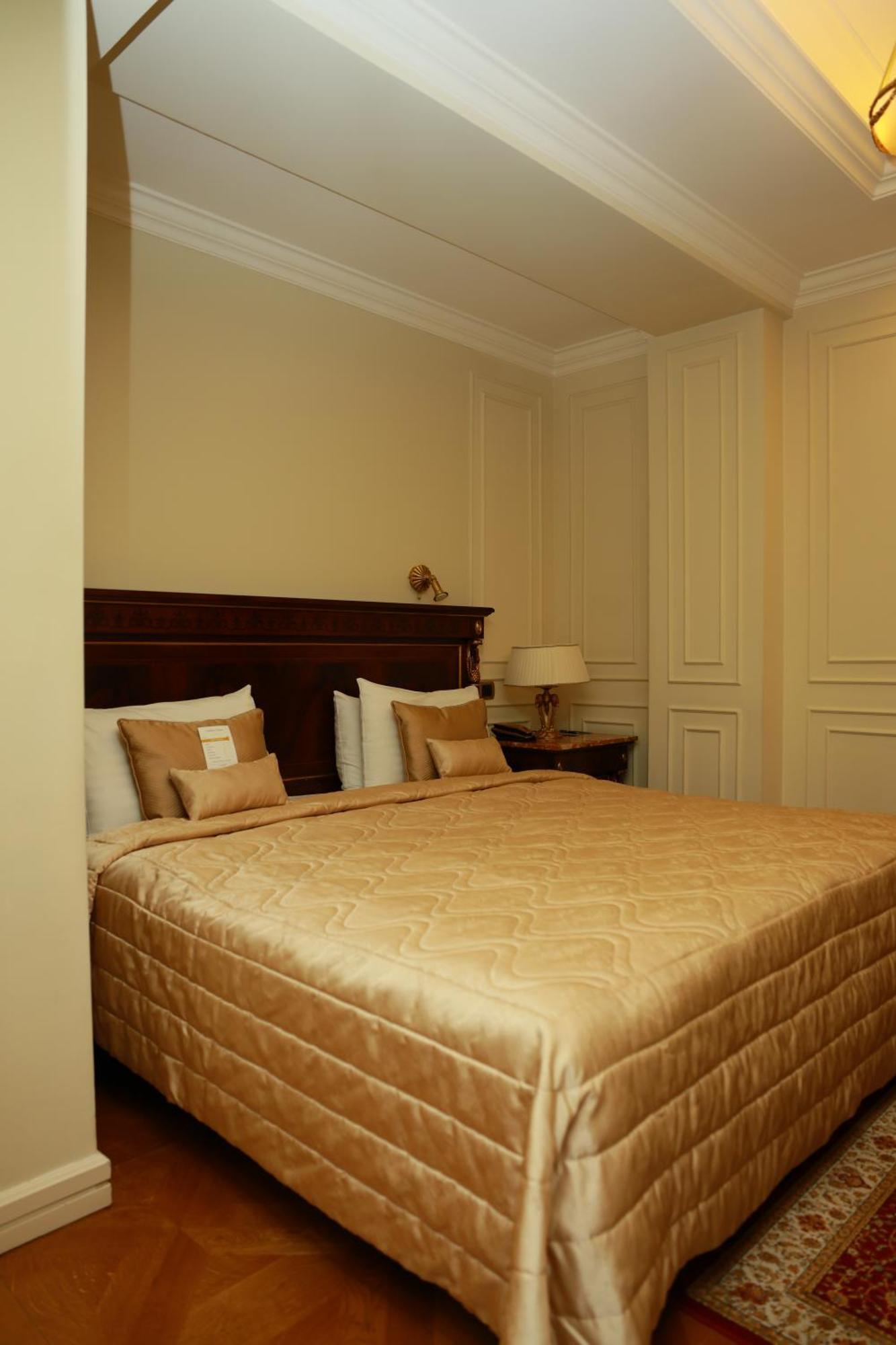 Golden Palace Hotel エレバン エクステリア 写真